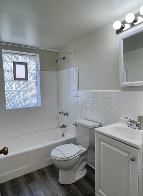 Floor plan for 2 beds, 1 bath, 875 sqft
